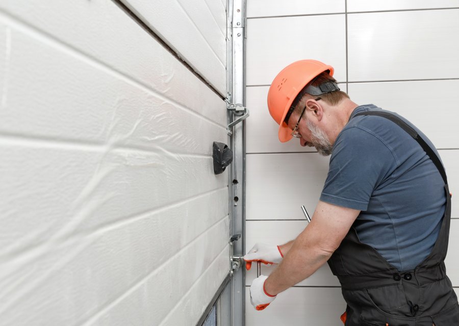 Garage-door work by Automatic Garage Door Repair Los in Snook, TX