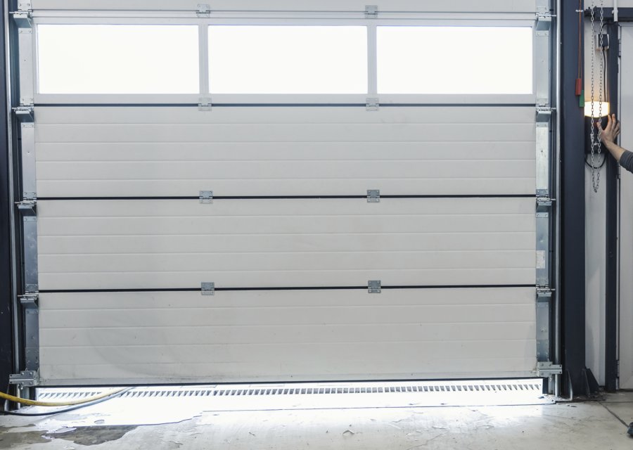 Garage-door work by ﻿J﻿i﻿m﻿s﻿ ﻿O﻿v﻿e﻿r﻿h﻿e﻿a﻿d﻿ ﻿G﻿a﻿r﻿a﻿g﻿e﻿ ﻿D﻿o﻿o﻿r﻿ ﻿R﻿e﻿p﻿a﻿i﻿r in San Dimas, CA