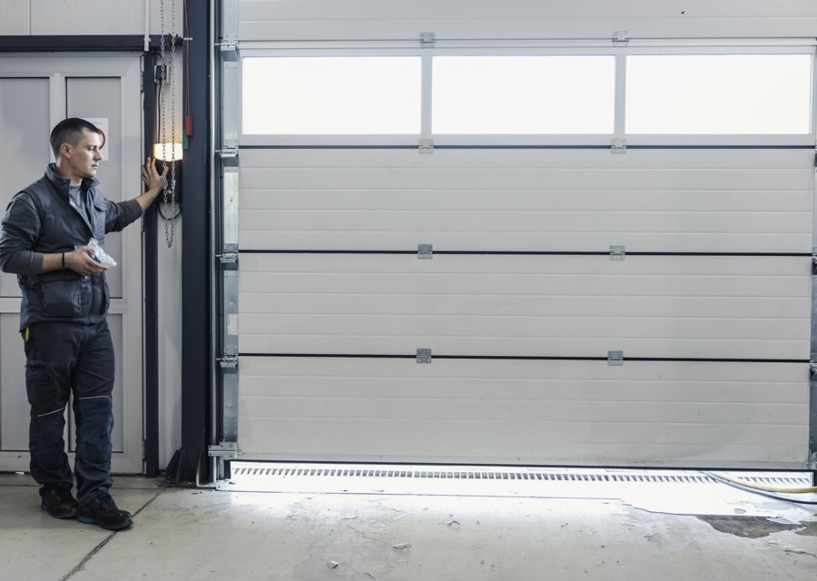 Garage-door work by Rose Quality Garage Doors in Ventura, CA
