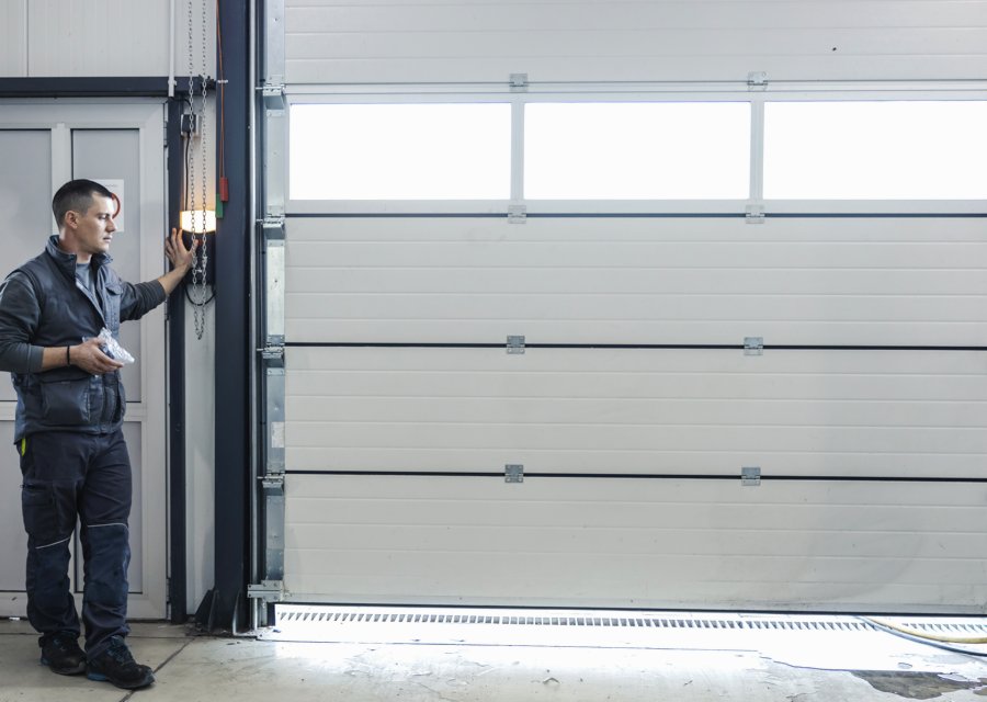 Garage-door work by Juliao Garage Doors, Inc in Roseburg, OR